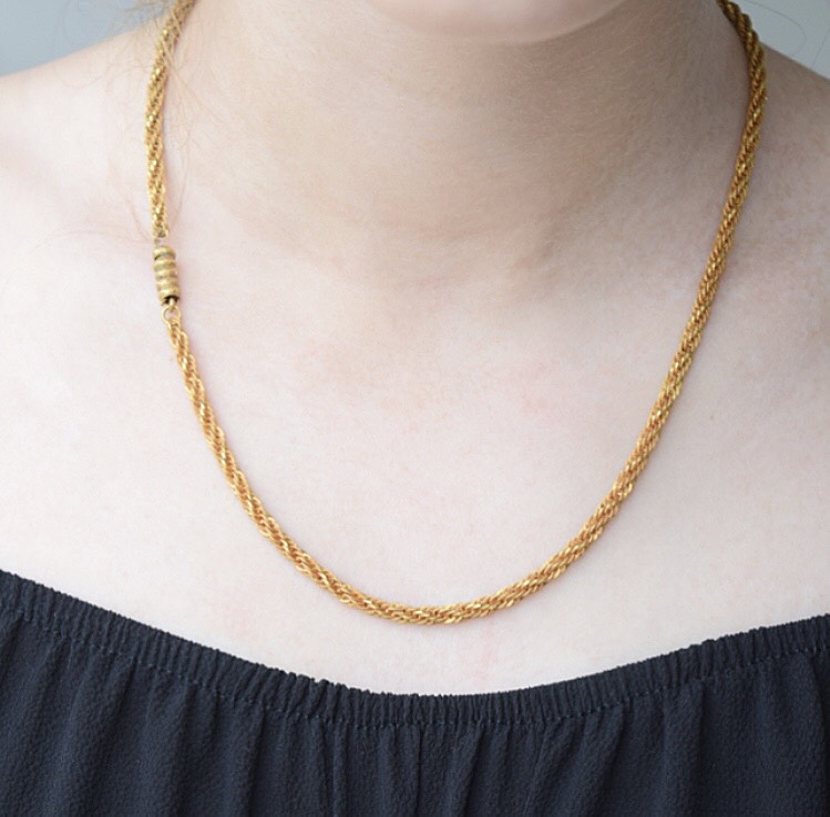 שרשרת צמות, זהב 15k עם סוגר ברל מעוטר.