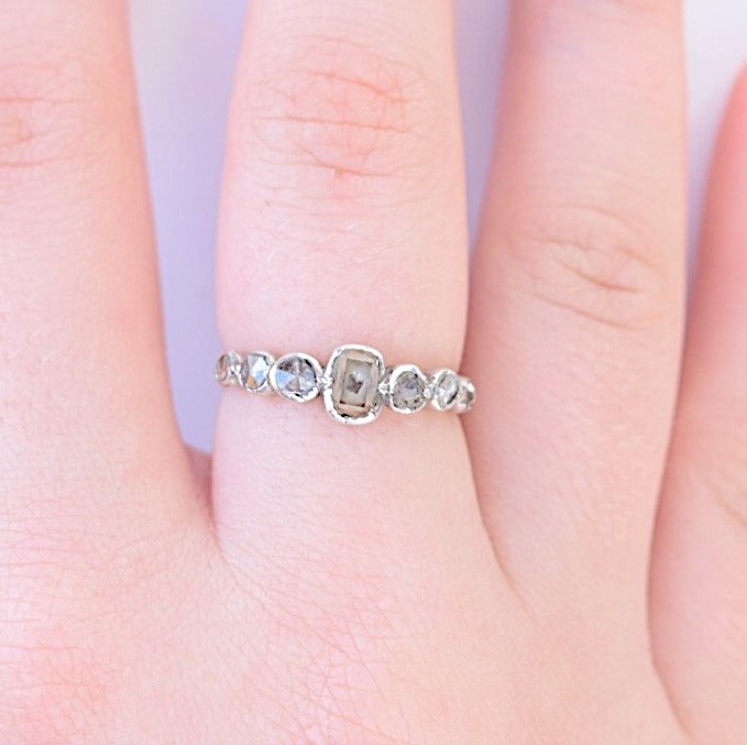 טבעת ג'ורג'יאנית עם 7 יהלומים