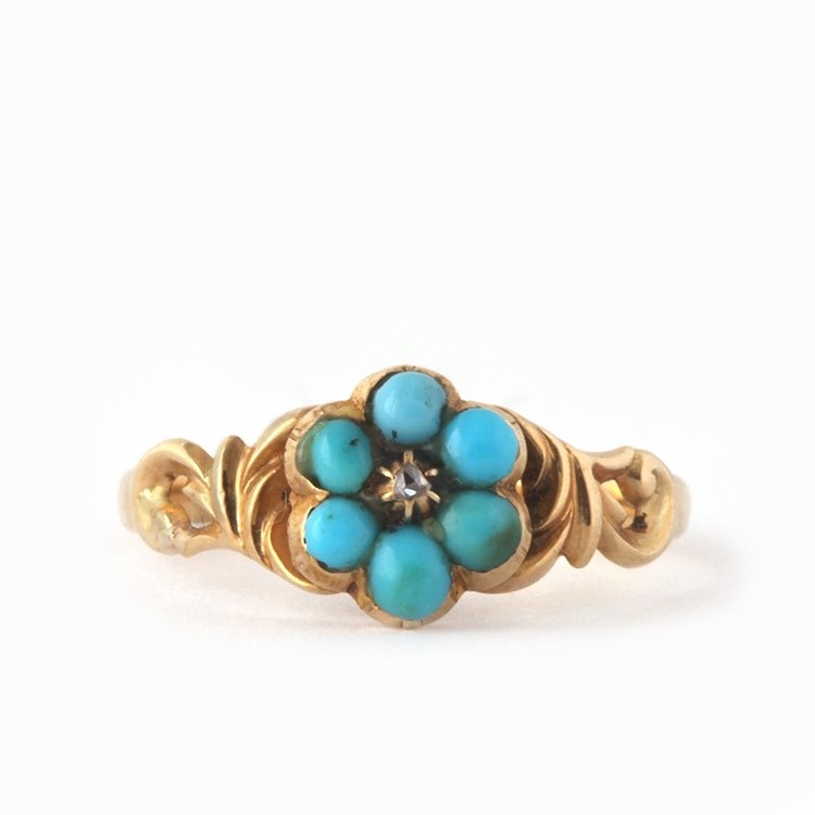 טבעת ג'ורג'יאנית מזהב עם טורקיזים ויהלום.