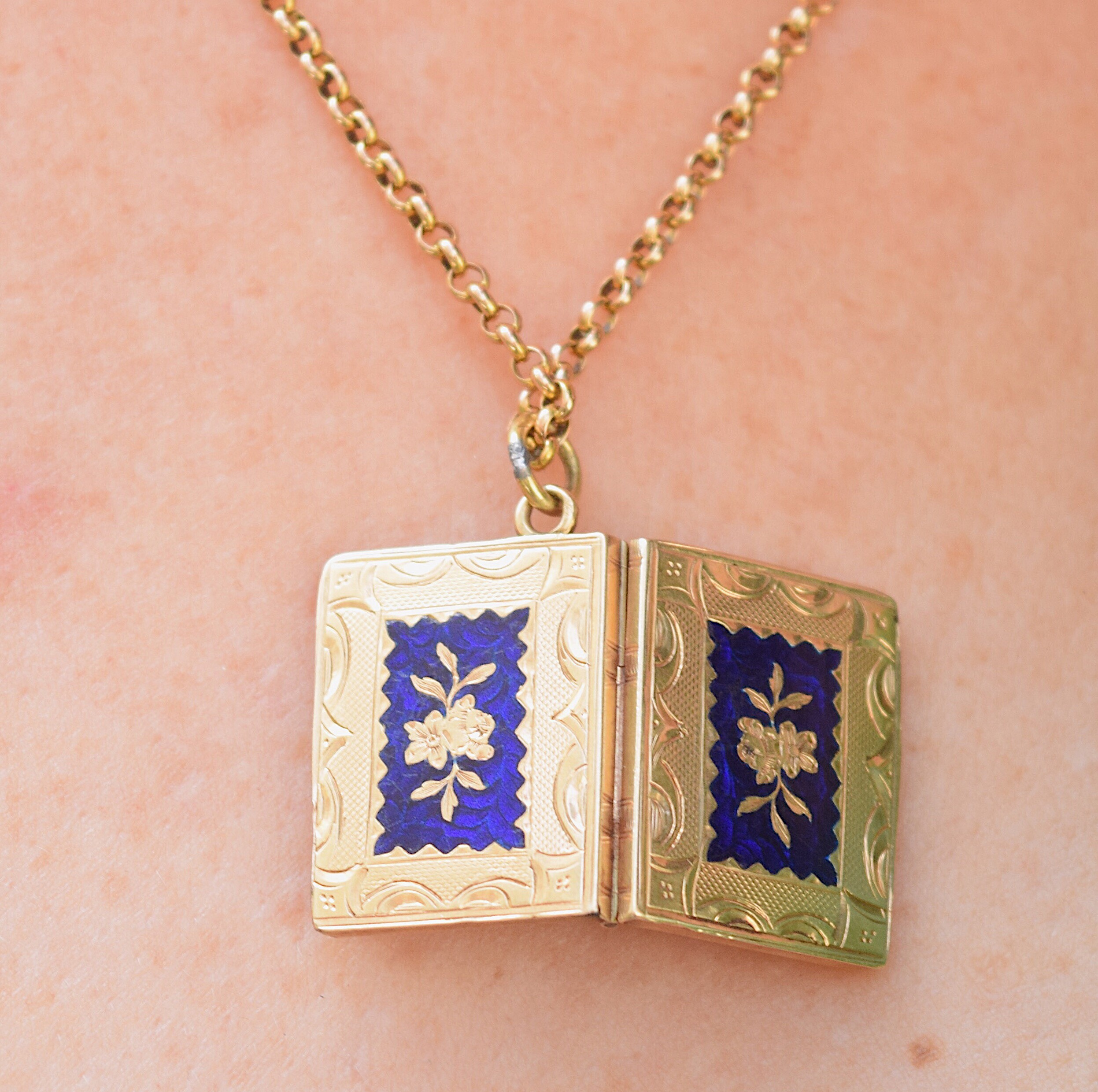 לוקט עתיק,עם עיטורי אמייל.