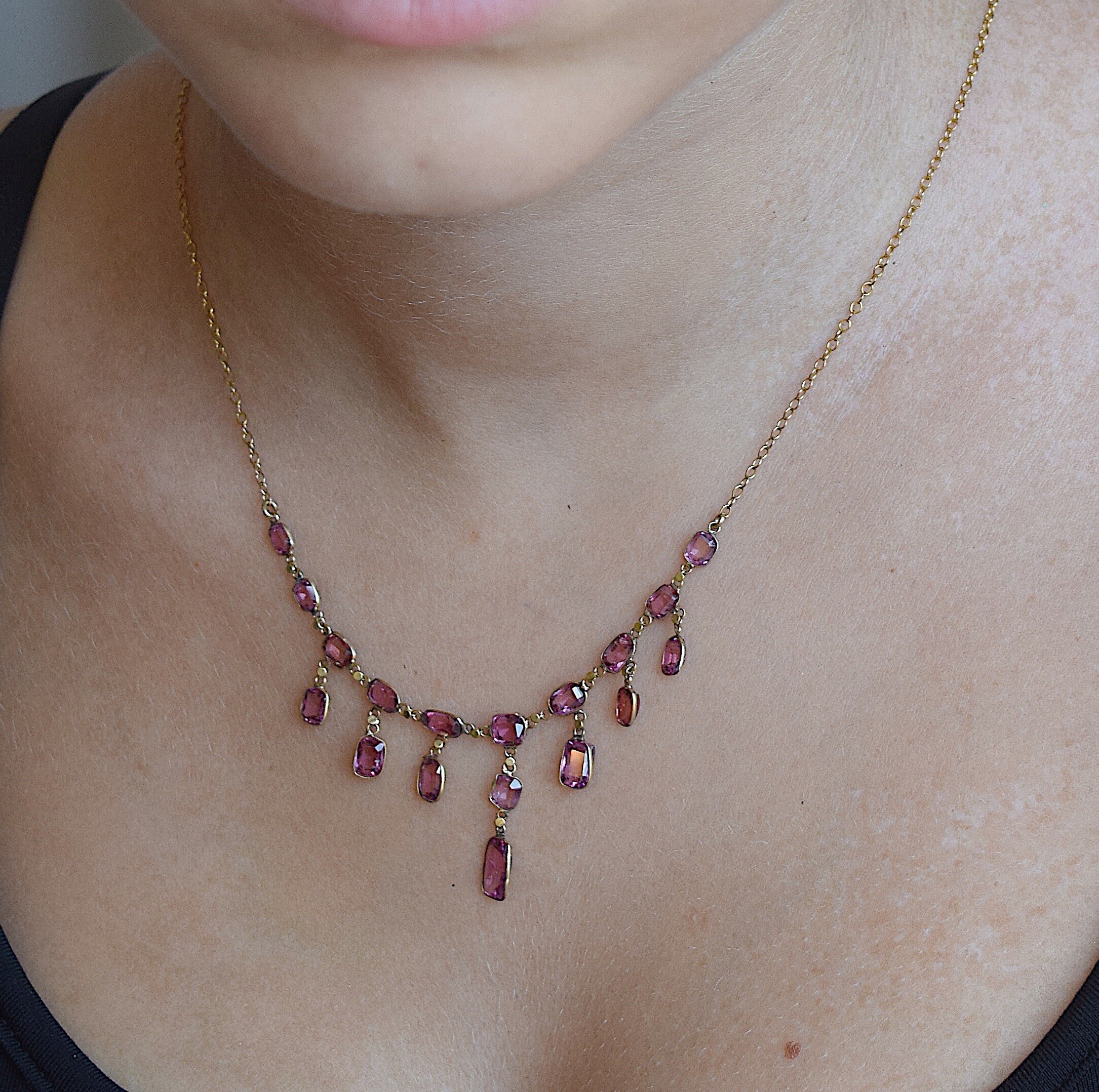 שרשרת פרינג' עם אבני גרנט .