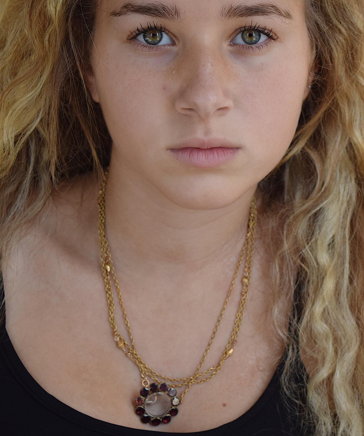 לוקט ג'ורג'יאני, זהב עם גרנטים .