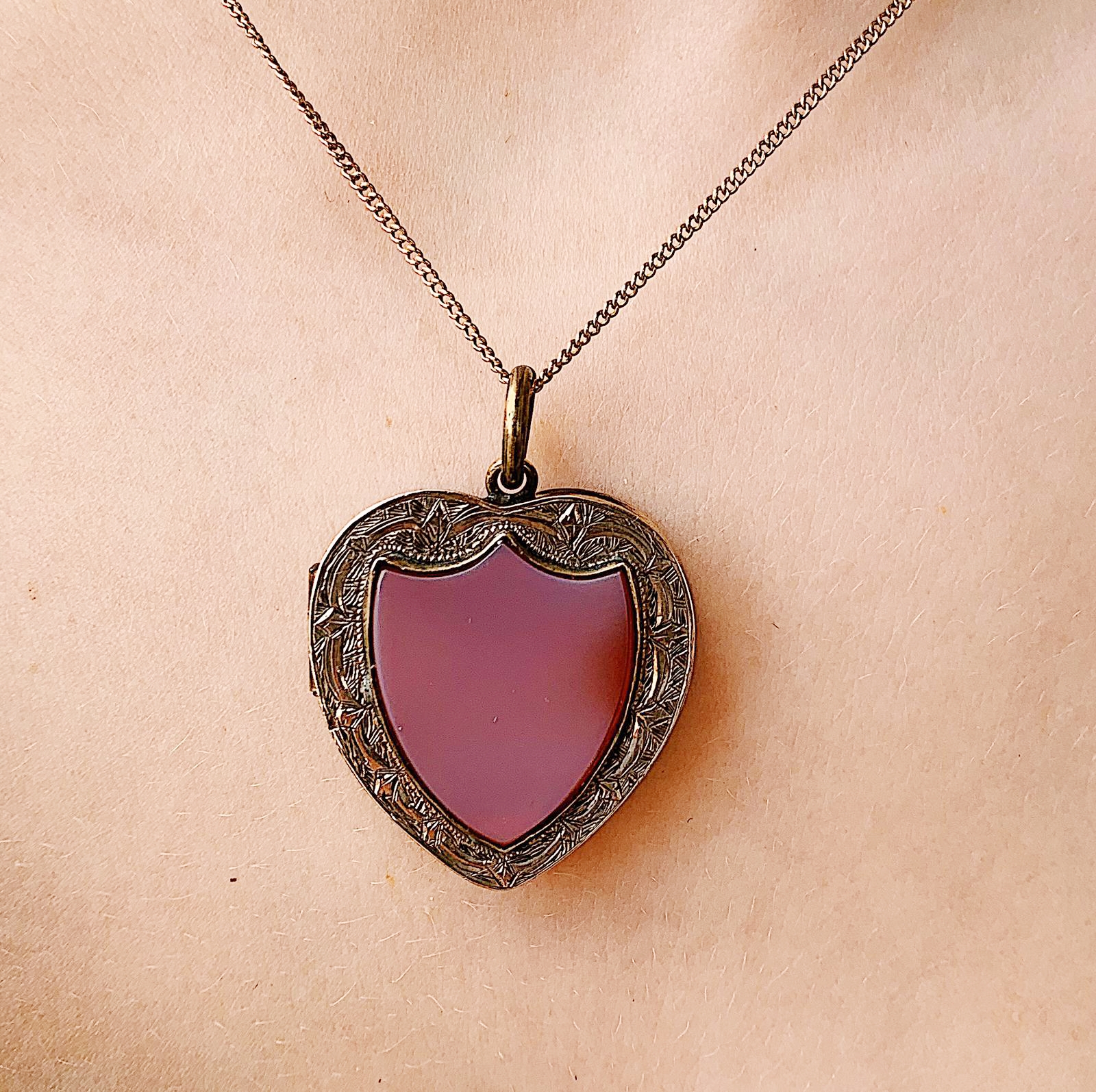 לוקט לב עתיק, עם קורנליין.