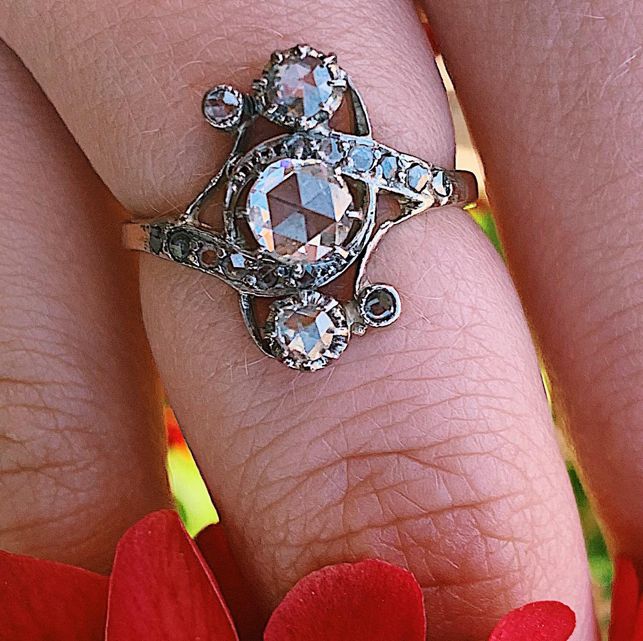 טבעת צרפתית עתיקה קרוס אובר, זהב 18k וכסף עם יהלומים.