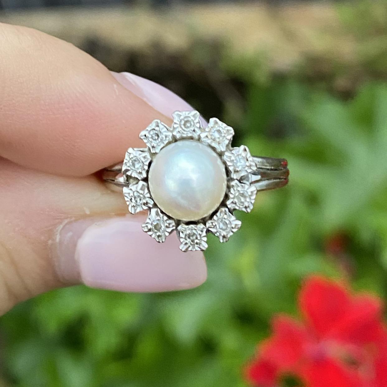 טבעת רטרו זהב לבן 18k עם פנינה ויהלומים .