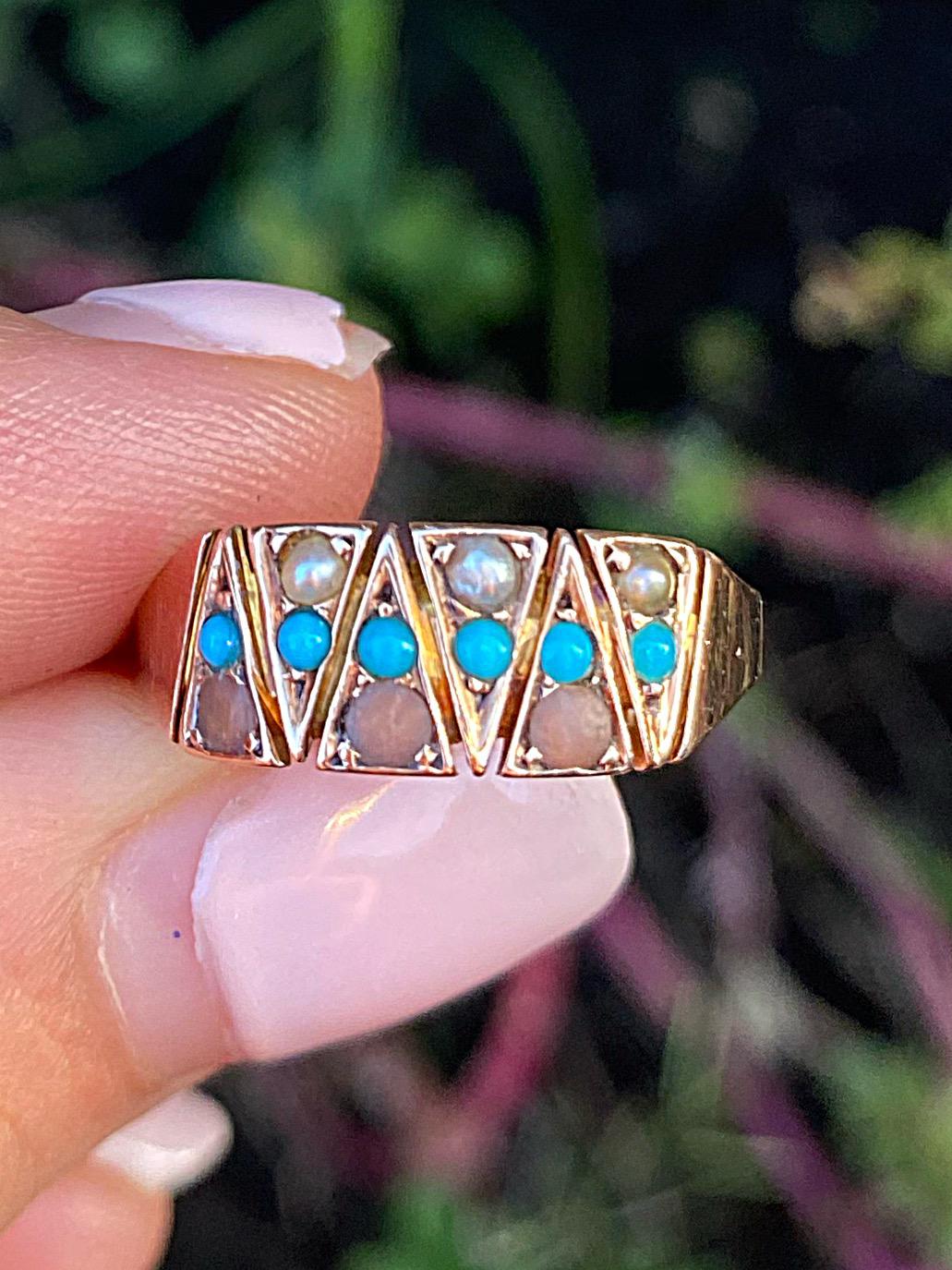 טבעת ויקטוריאנית , זהב 9k, עם פניני ים, טורקיזים וקורלים.