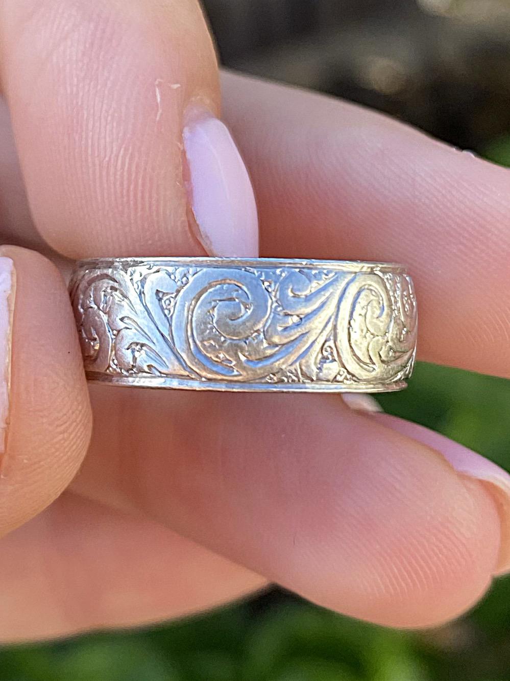 טבעת נישואין מפלטינה.