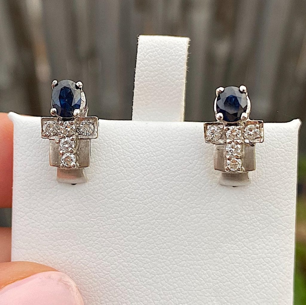 עגילים עתיקים, זהב 18k (חתומים), עם אבן ספיר ויהלומים. סוגר טומגה. 3500 ש"ח.