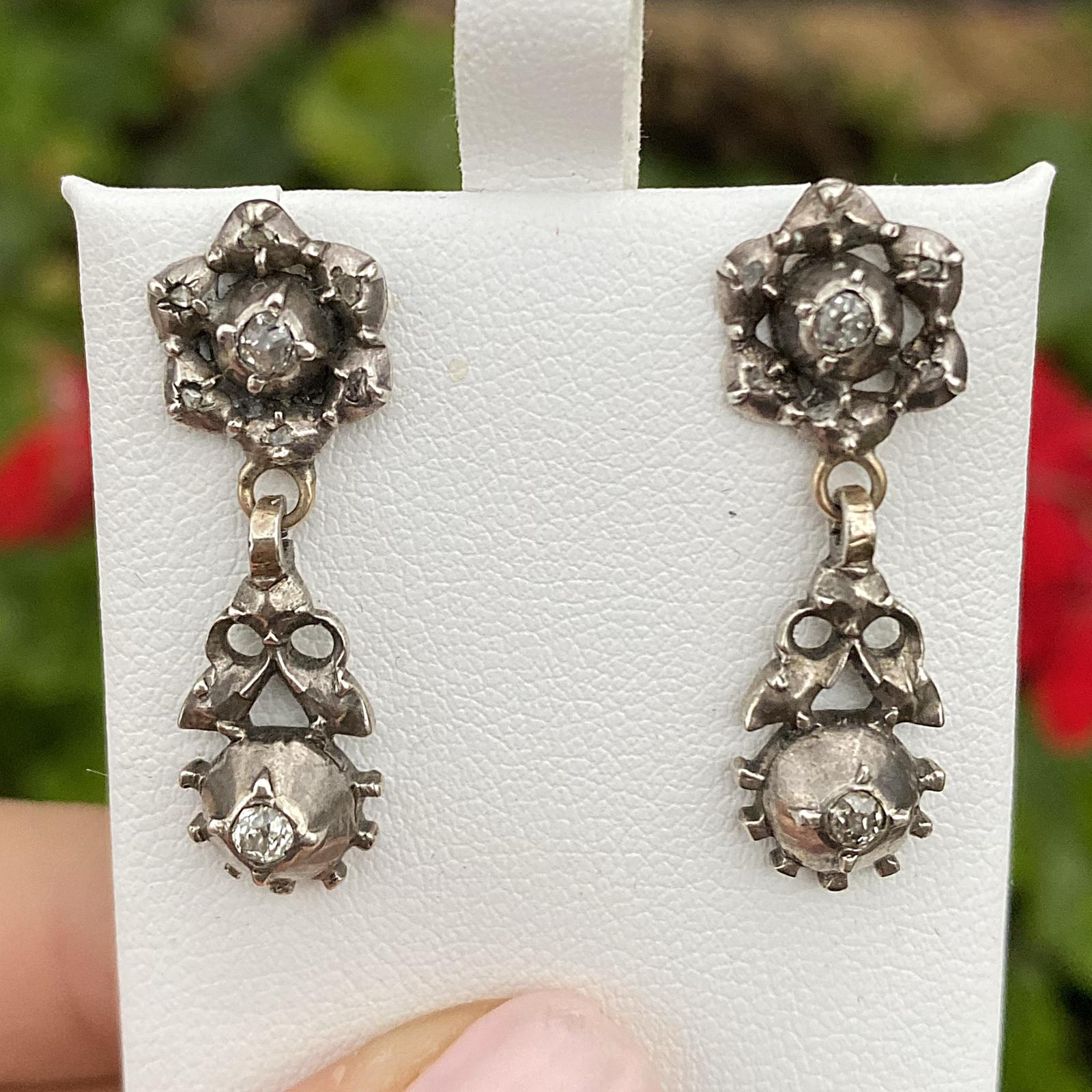 עגילים עתיקים(כ 200 שנים), זהב וכסף עם יהלומים.