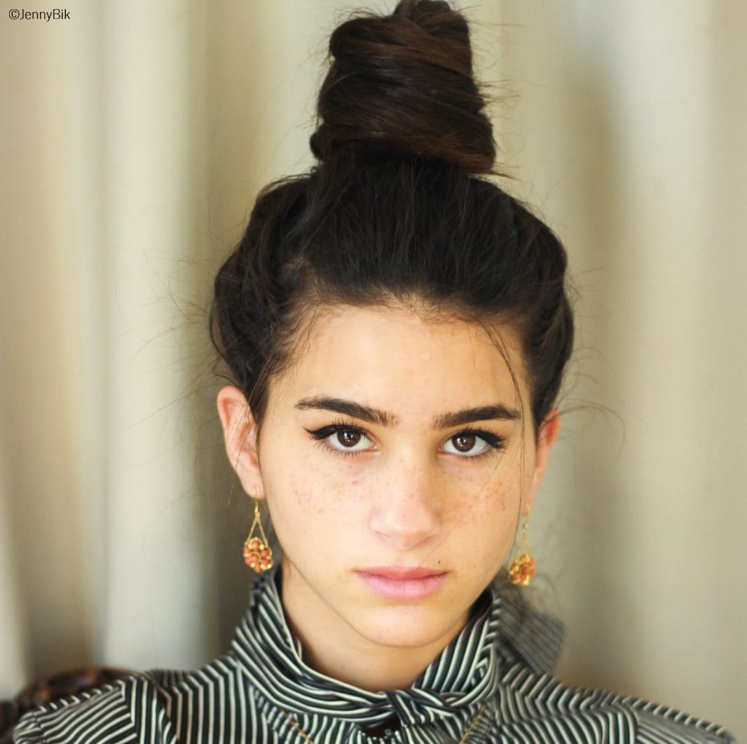 עגילים עתיקים מזהב 18k עם אבני קורל.