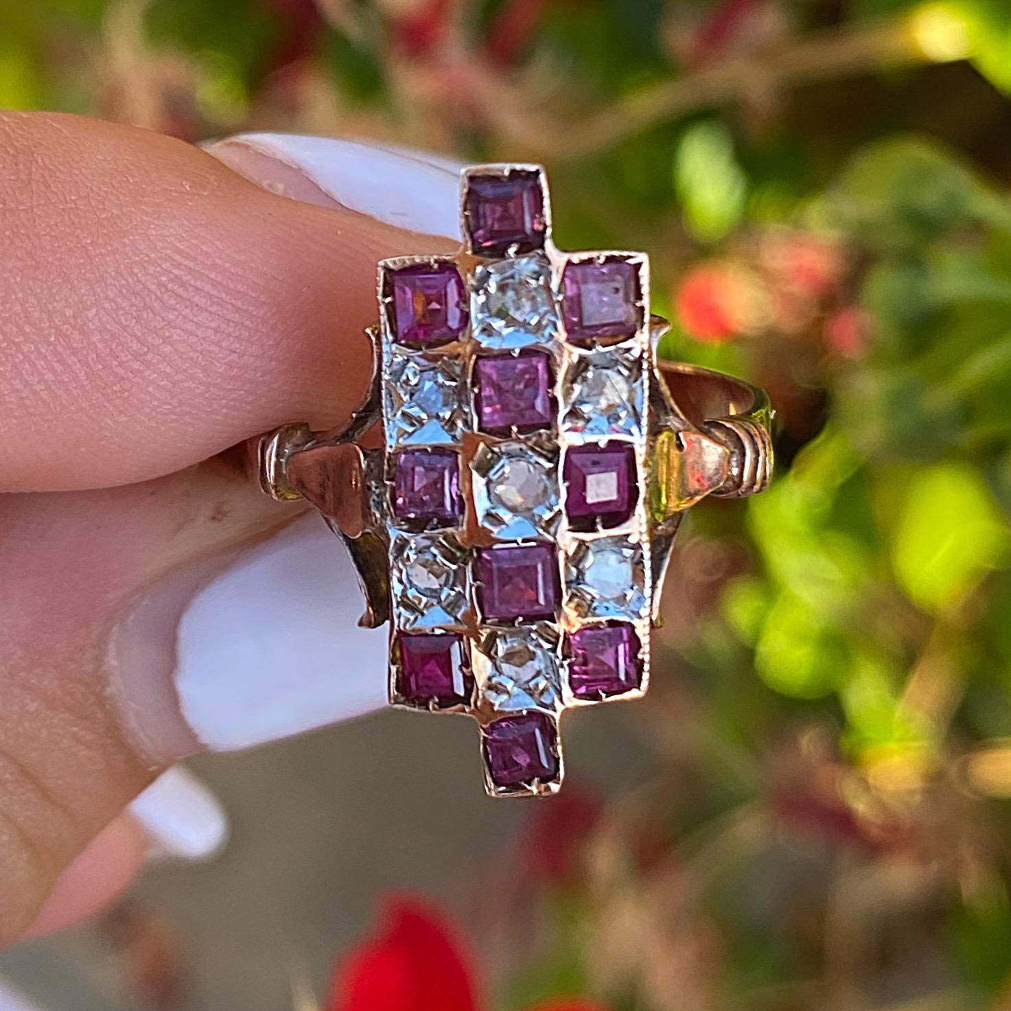 טבעת רטרו שחמט זהב  14K עם רובינים ויהלומים.