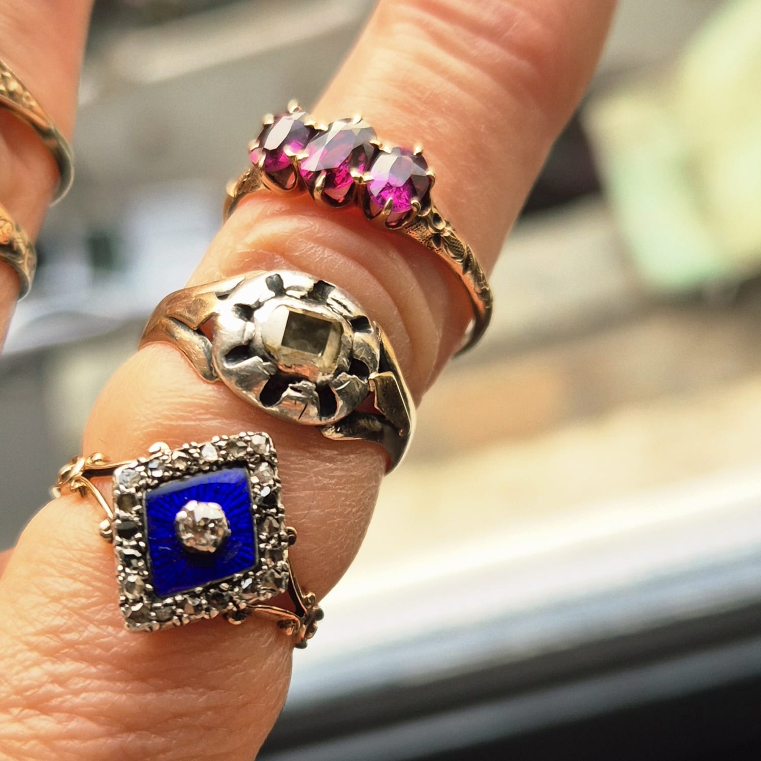 טבעת ג'ורג'יאנית אמייל כחול יהלומים – תמונה 7