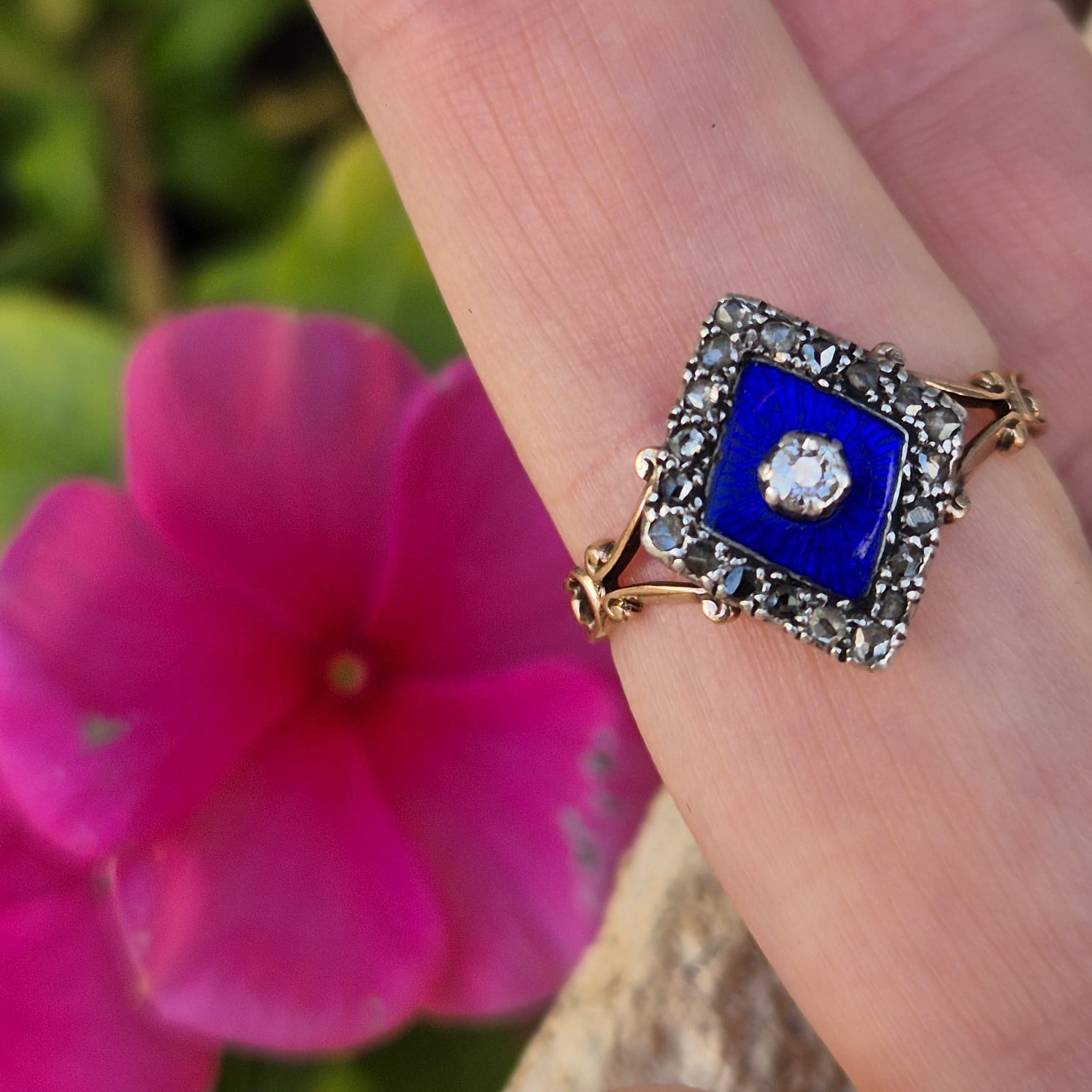 טבעת ג'ורג'יאנית אמייל כחול יהלומים – תמונה 3