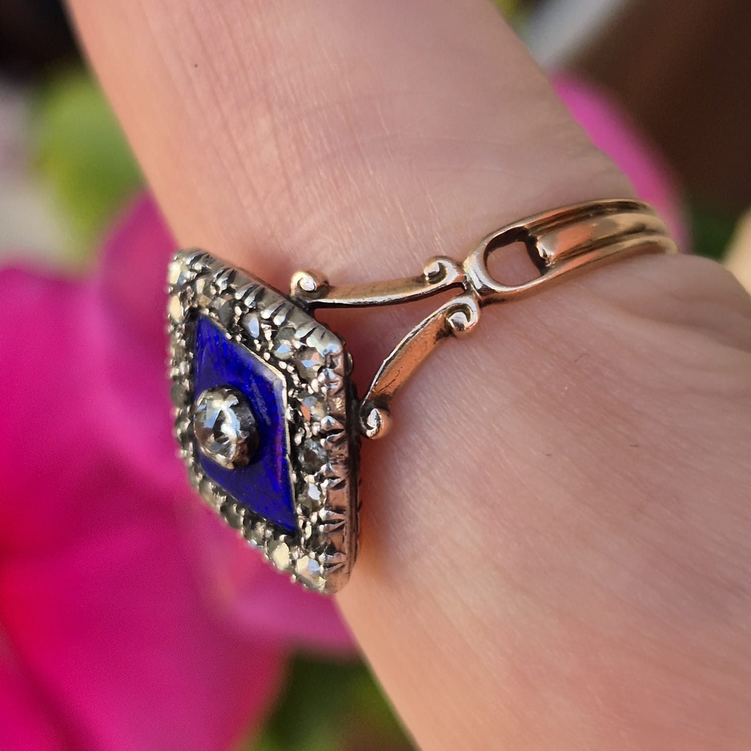 טבעת ג'ורג'יאנית אמייל כחול יהלומים – תמונה 2