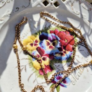 שרשרת זהב ארוכה כדורונים