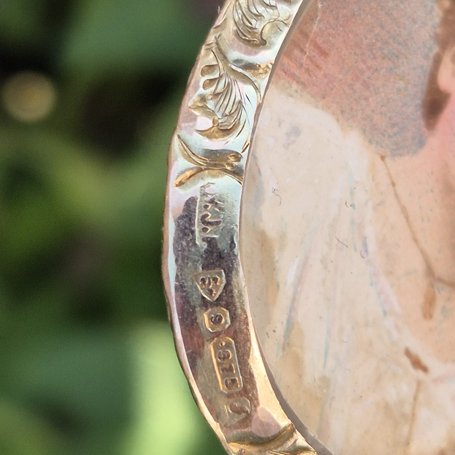 לוקט זהב אנגלי עם ציורי נשים ענודות תכשיטים – תמונה 5