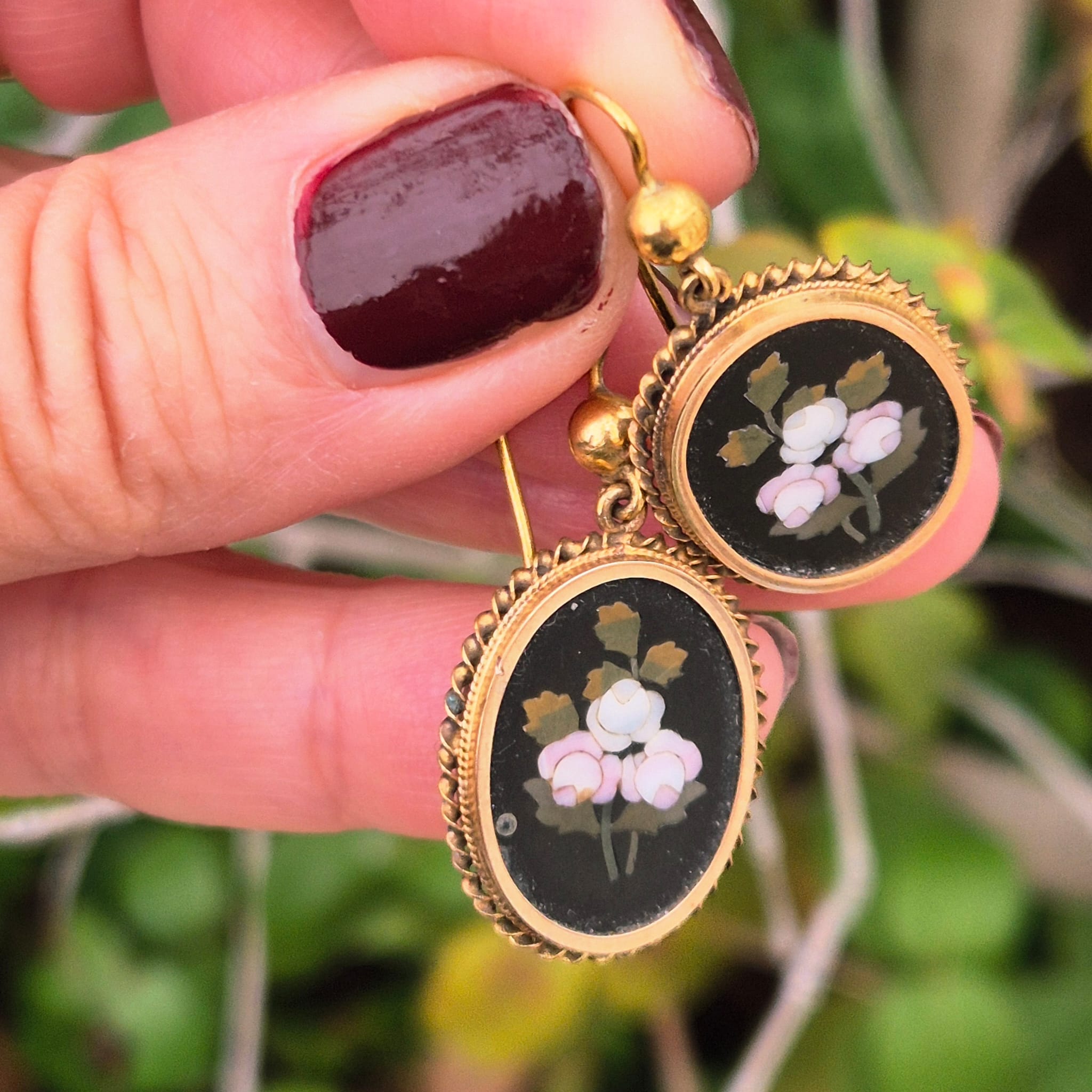 סט תליון ועגילים עתיקים מזהב עם פיאטרה דורה – תמונה 4