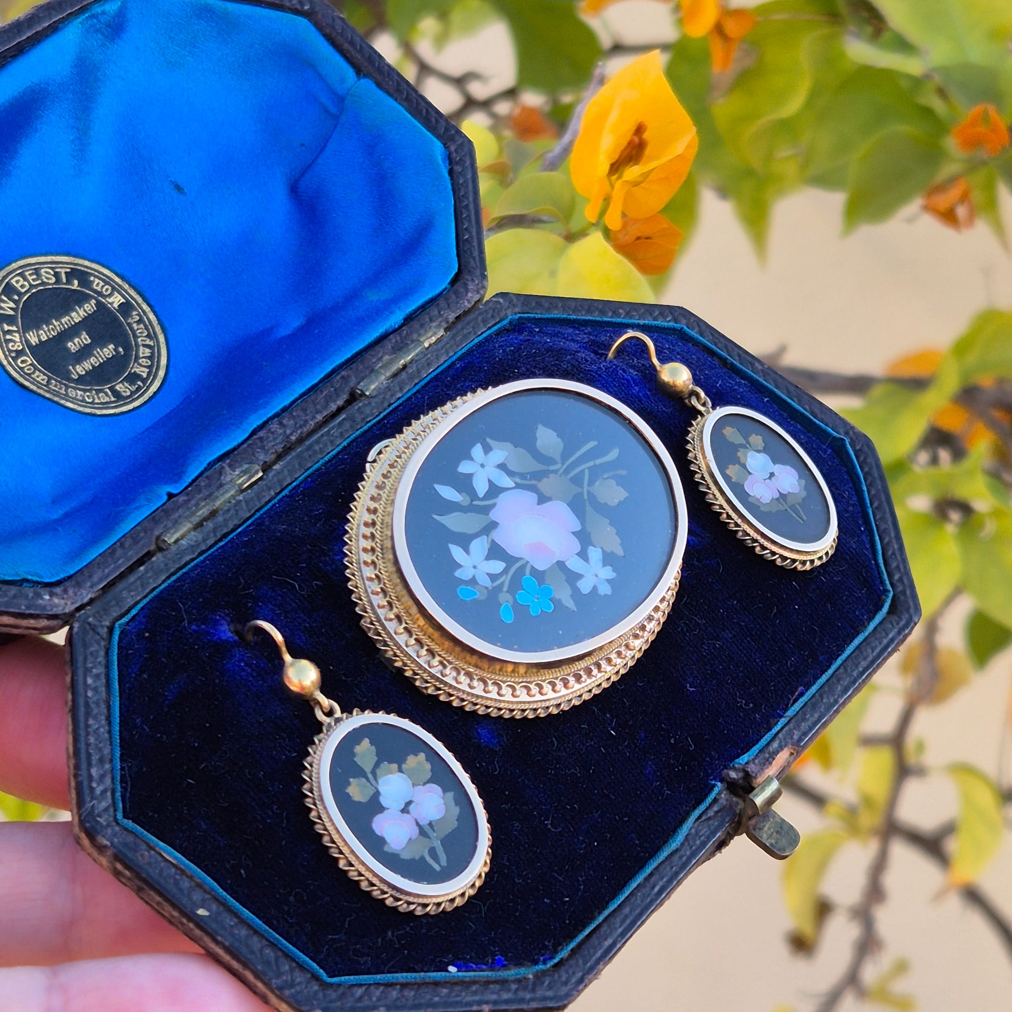 סט תליון ועגילים עתיקים מזהב עם פיאטרה דורה – תמונה 8