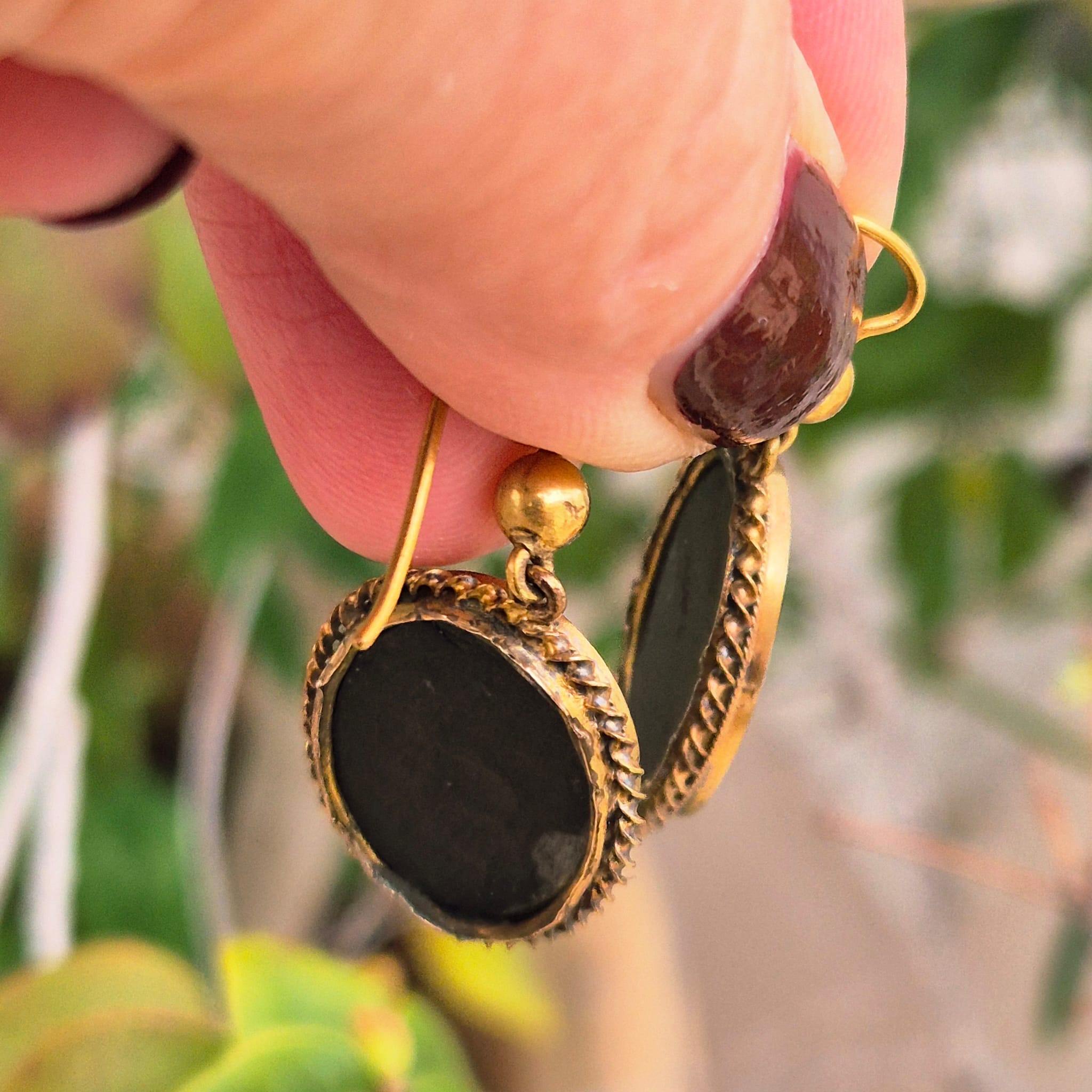 סט תליון ועגילים עתיקים מזהב עם פיאטרה דורה – תמונה 7