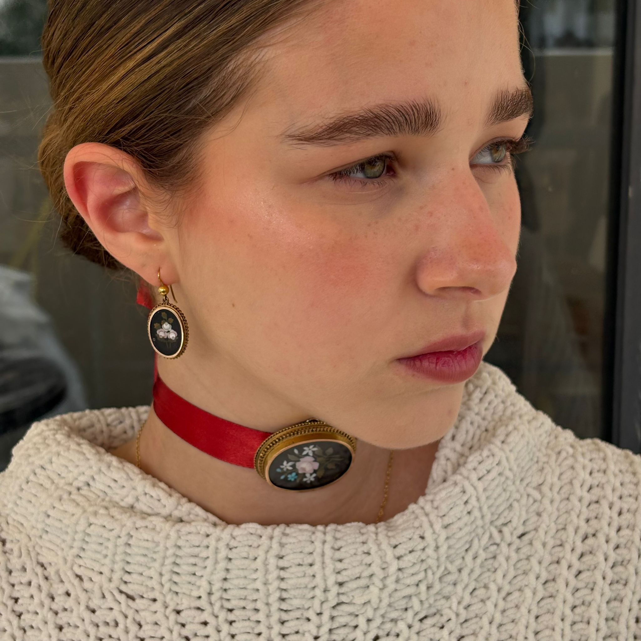 סט תליון ועגילים עתיקים מזהב עם פיאטרה דורה