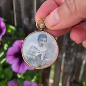 תליון לוקט עתיק מזהב