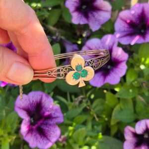 צמיד קשיח תלתן אמרלד