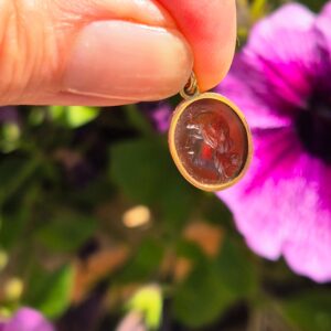 תליון-צ'ארם ג'ורג'יאני אינטגליו